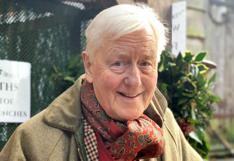 73-летний британский миллионер ищет любовь на Tinder
