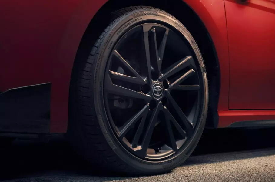 У новой Toyota Camry XV80 появилась «черная» спортверсия