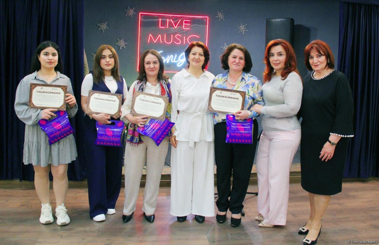 В Баку прошла праздничная церемония награждения, посвященная Дню ковроткача