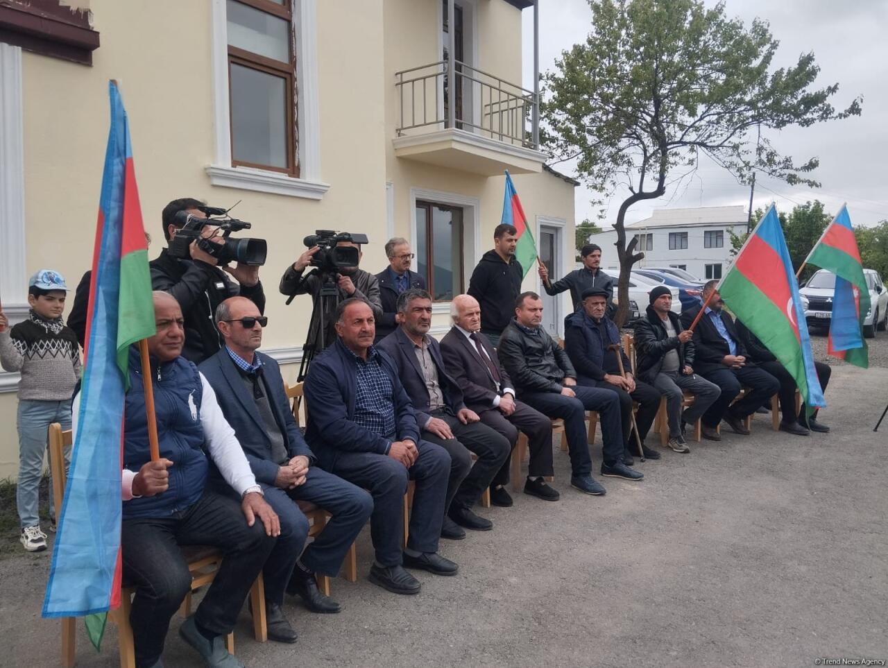 В Ходжалы и Агдеринский район вернулись тысячи бывших вынужденных переселенца