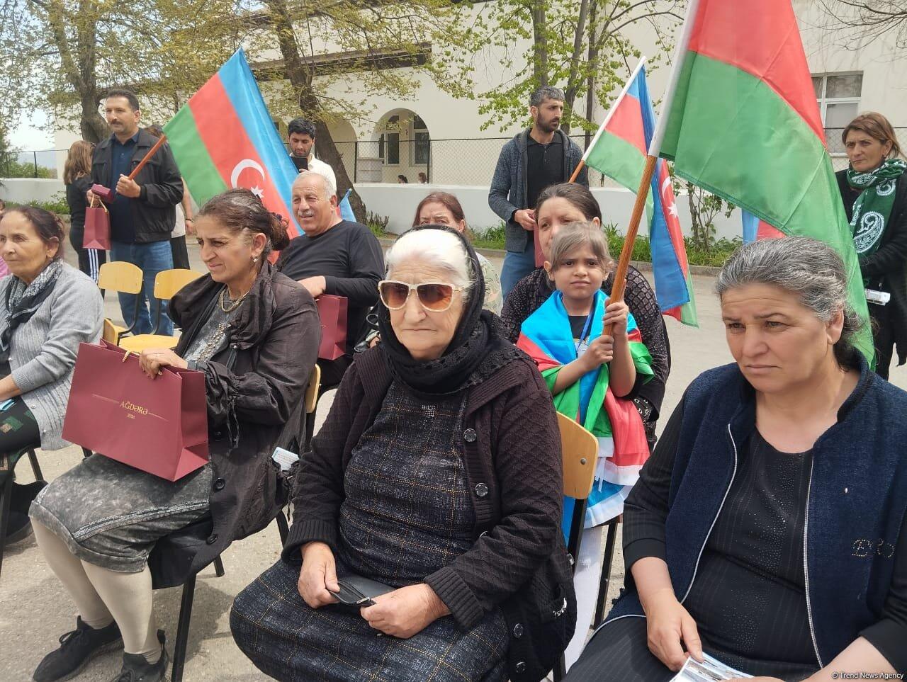 В Ходжалы и Агдеринский район вернулись тысячи бывших вынужденных переселенца