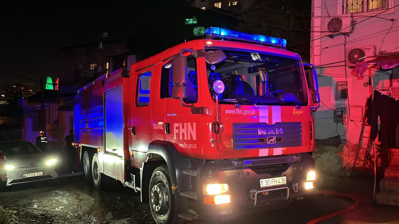 В Баку произошел сильный пожар
