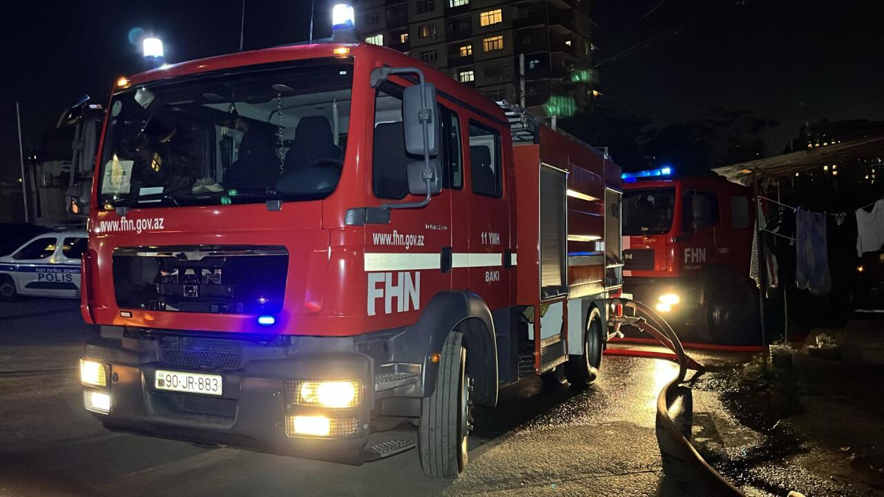 В Баку произошел сильный пожар