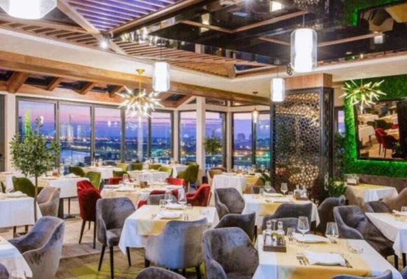 Bakının mərkəzində məşhur restoran sökülür