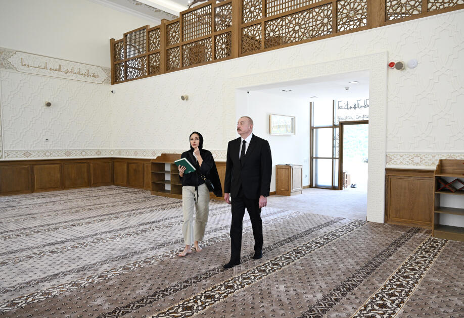 Президент Ильхам Алиев и Первая леди Мехрибан Алиева приняли участие в открытии мечети в селе Дашалты Шушинского района