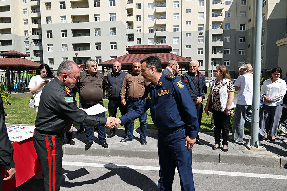Группе азербайджанских военнослужащих предоставлены квартиры