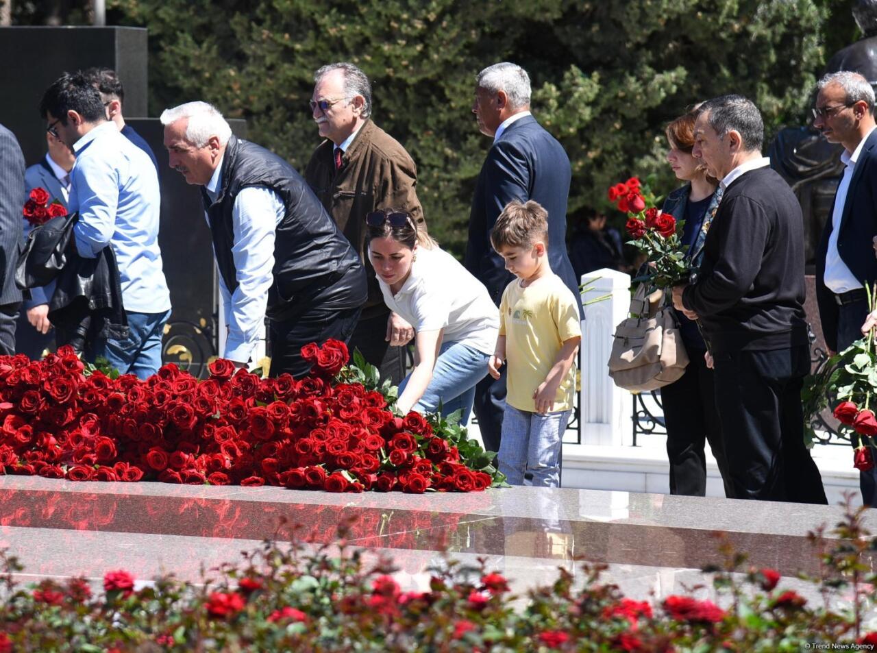 Азербайджанский народ чтит память великого лидера Гейдара Алиева