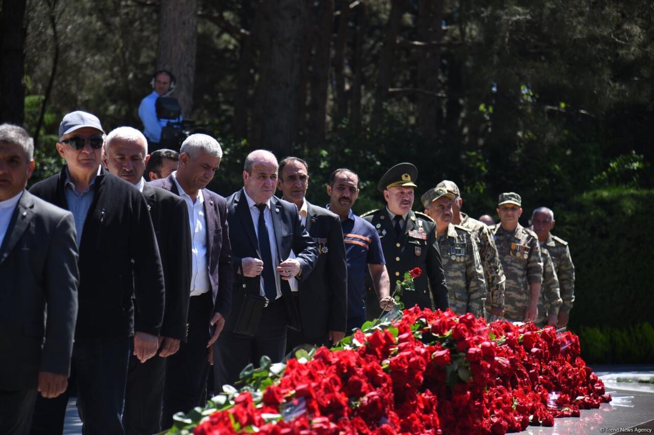 Азербайджанский народ чтит память великого лидера Гейдара Алиева