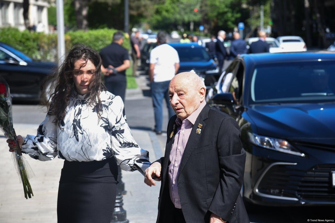 Азербайджанский народ чтит память великого лидера Гейдара Алиева