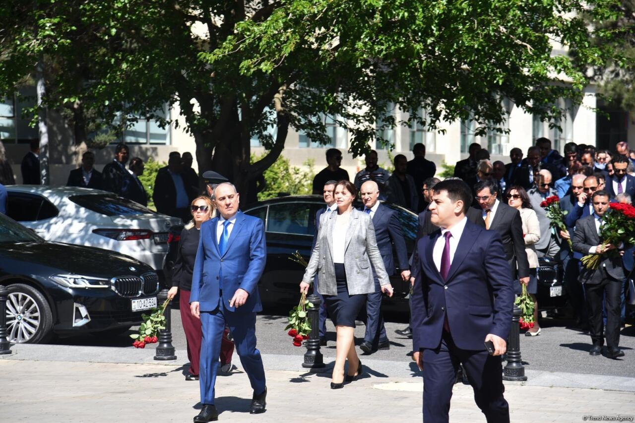 Азербайджанский народ чтит память великого лидера Гейдара Алиева