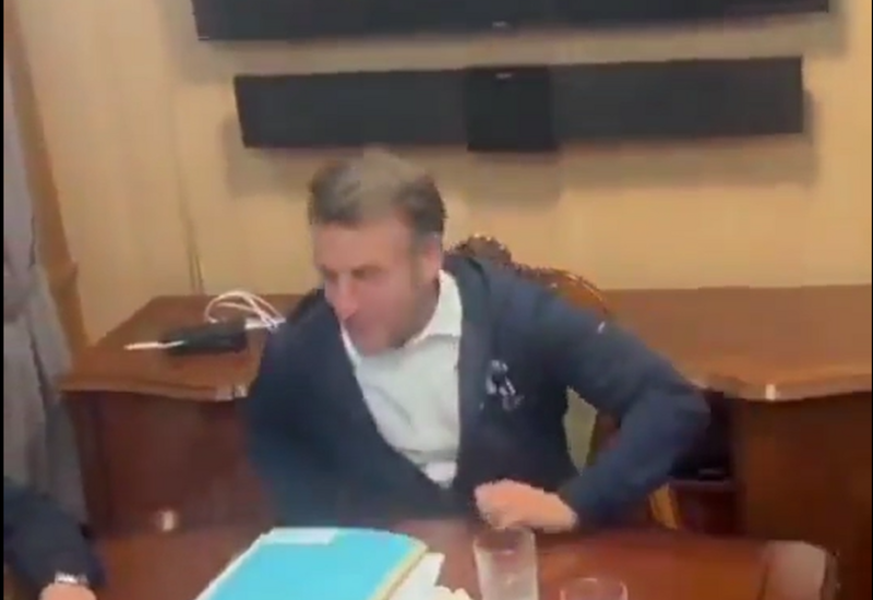 Странное поведение Макрона при виде камер