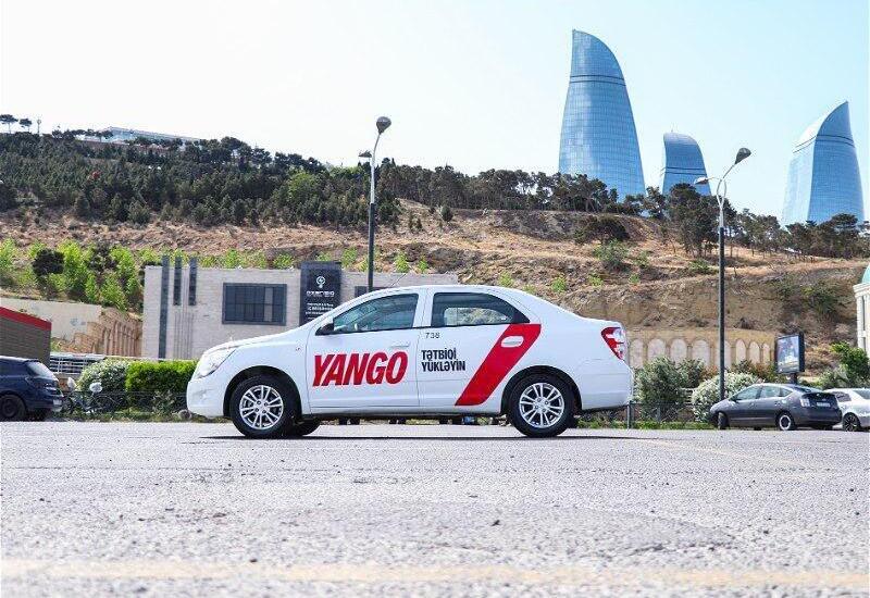 “Yango"nun taksisi köşkə ÇIRPILDI