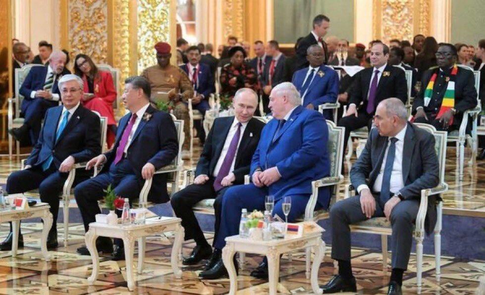 На Пашиняна снова забили