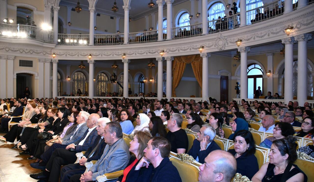 В филармонии состоялся концерт, посвящённый 102-й годовщине со дня рождения великого лидера Гейдара Алиева