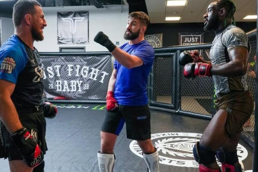Назим Садыхов тренируется с чемпионом UFC перед турниром в Баку