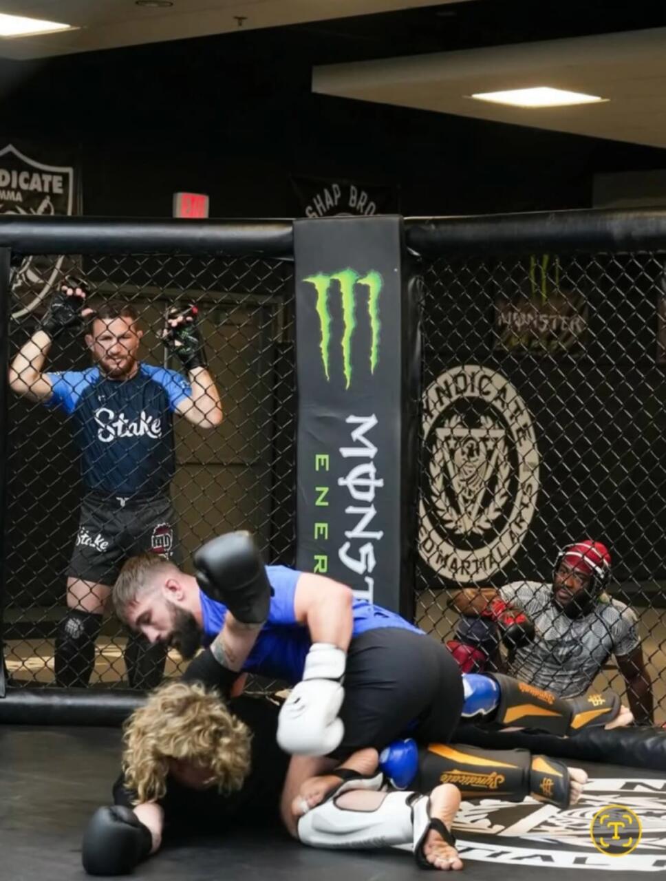 Назим Садыхов тренируется с чемпионом UFC перед турниром в Баку