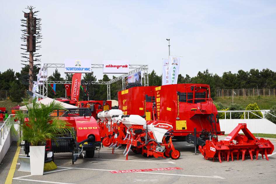 Prezident İlham Əliyev “InterFood Azerbaijan” və “Caspian Agro” sərgiləri ilə tanış olub