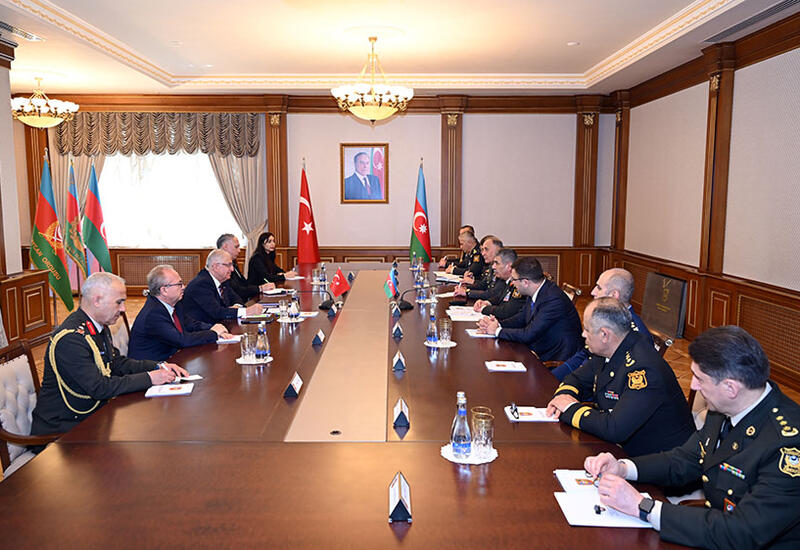 Bakıda Azərbaycan və Türkiyə müdafiə nazirləri arasında hərbi-texniki əməkdaşlıq məsələləri müzakirə olunub