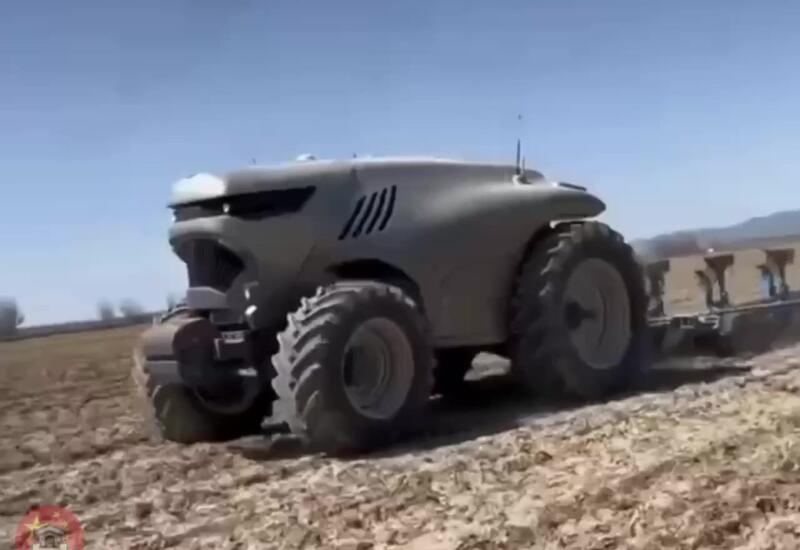 Беспилотные тракторы распахивают пашни в Китае