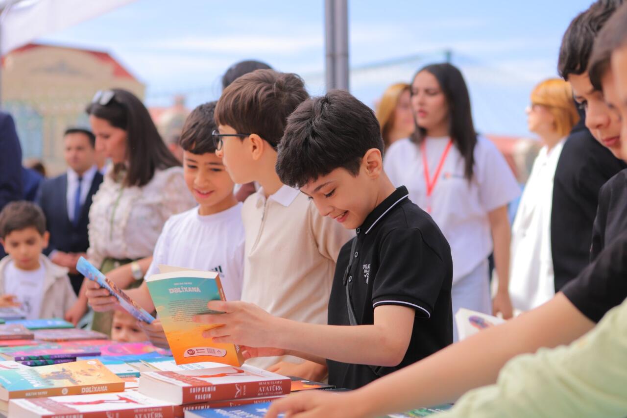 Naxçıvanda Ümummilli Lider Heydər Əliyevin anadan olmasının 102-ci ildönümünə həsr olunmuş “BookFest Naxçıvan Kitab Sərgisi 2025” keçirilib