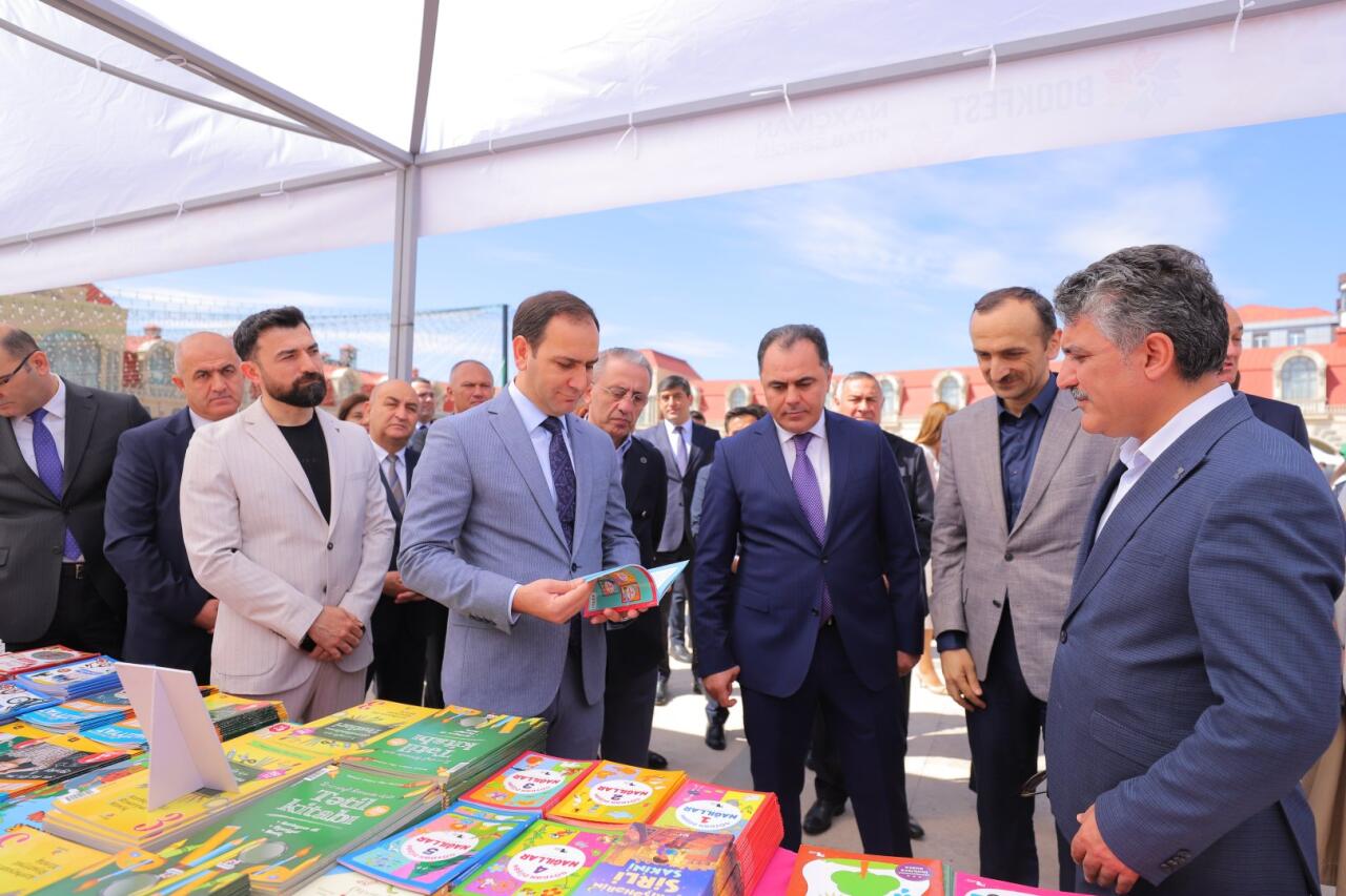 Naxçıvanda Ümummilli Lider Heydər Əliyevin anadan olmasının 102-ci ildönümünə həsr olunmuş “BookFest Naxçıvan Kitab Sərgisi 2025” keçirilib