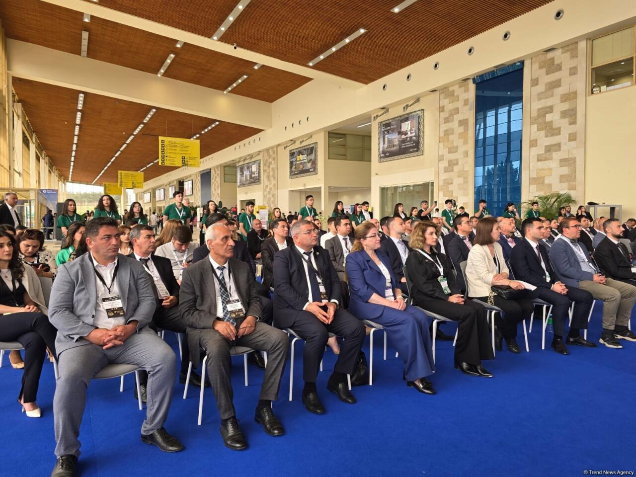 В Баку проходит второй день II Международного форума аграрных инноваций
