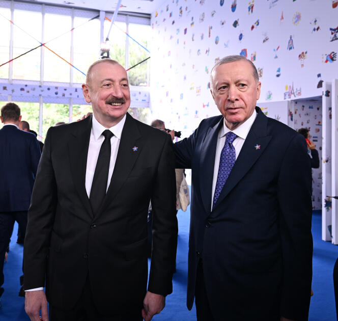 Президент Ильхам Алиев принял участие в пленарной сессии открытия 6-го Саммита Европейского политического сообщества