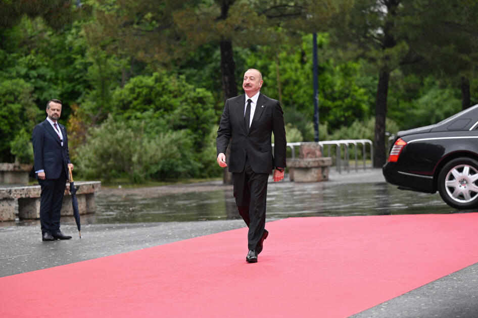 Prezident İlham Əliyev Tiranada “Avropa Siyasi Birliyi” 6-cı Zirvə toplantısının açılış mərasimində iştirak edib