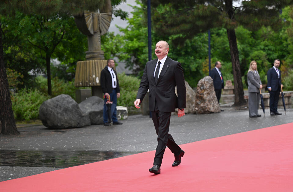 Prezident İlham Əliyev Tiranada “Avropa Siyasi Birliyi” 6-cı Zirvə toplantısının açılış mərasimində iştirak edib