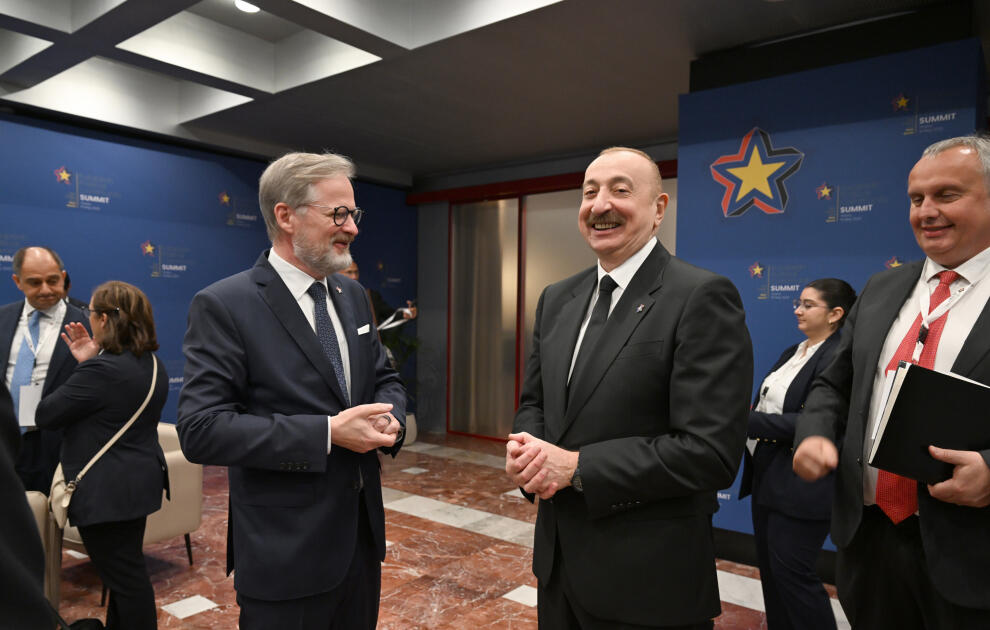 Prezident İlham Əliyev Tiranada “Avropa Siyasi Birliyi” 6-cı Zirvə toplantısının açılış mərasimində iştirak edib