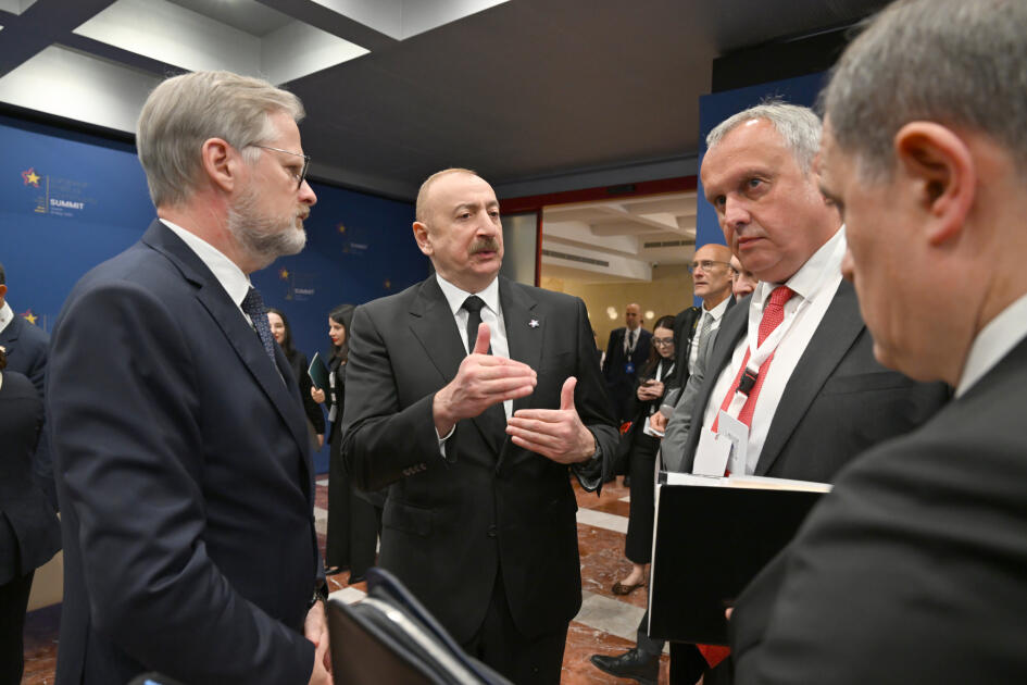 Prezident İlham Əliyev Tiranada “Avropa Siyasi Birliyi” 6-cı Zirvə toplantısının açılış mərasimində iştirak edib