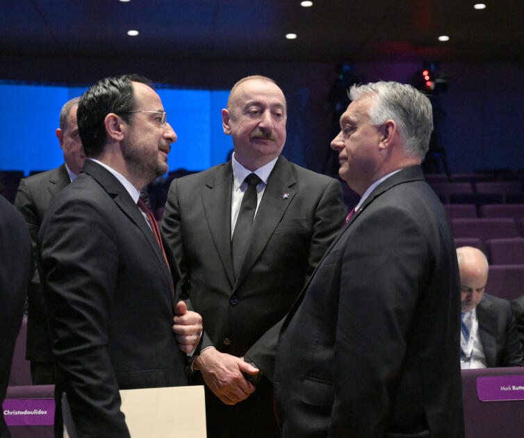 Prezident İlham Əliyev Tiranada “Avropa Siyasi Birliyi” 6-cı Zirvə toplantısının açılış mərasimində iştirak edib