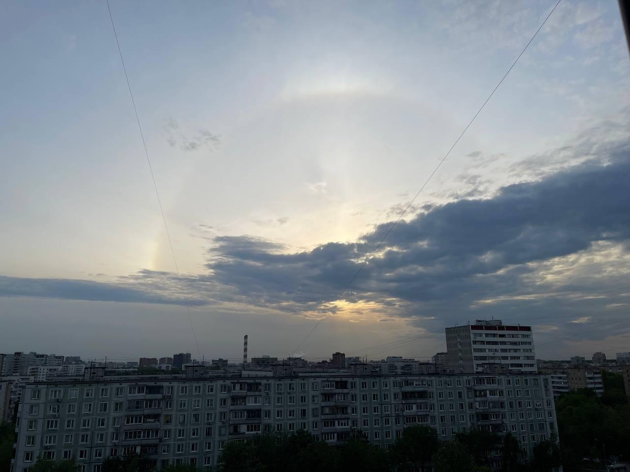 Необычное природное явление в небе над Москвой