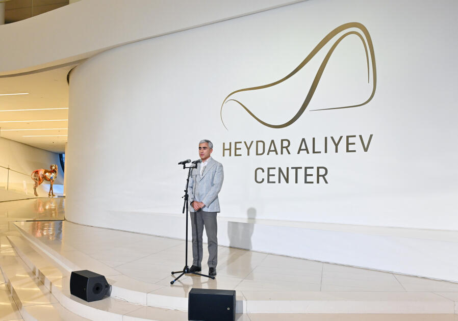 Heydər Əliyev Mərkəzində braziliyalı rəssam Luiz de Souzanın sərgisinin açılışı olub