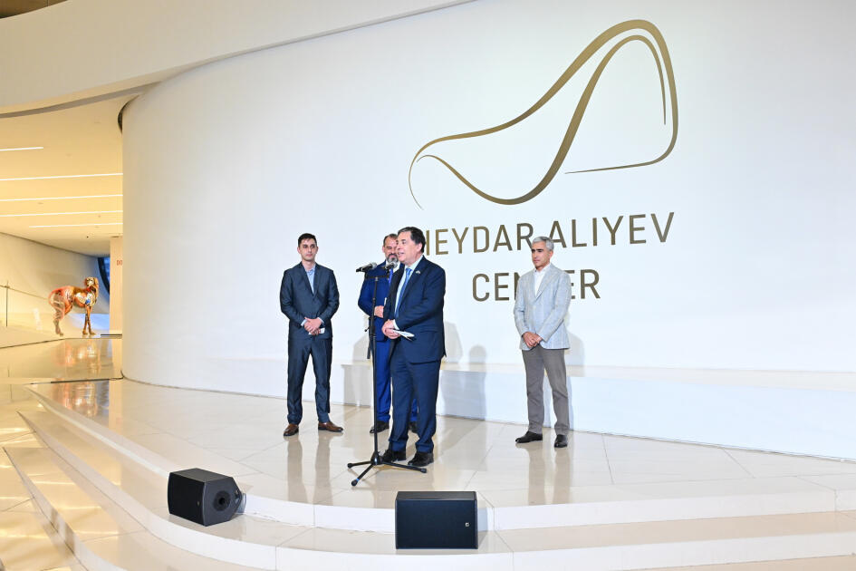 Heydər Əliyev Mərkəzində braziliyalı rəssam Luiz de Souzanın sərgisinin açılışı olub