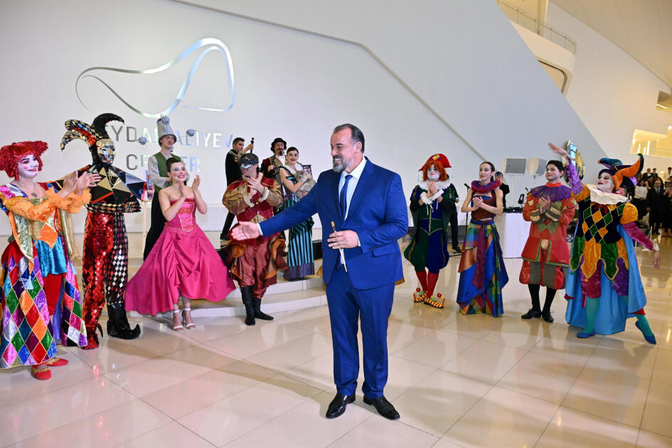 Heydər Əliyev Mərkəzində braziliyalı rəssam Luiz de Souzanın sərgisinin açılışı olub