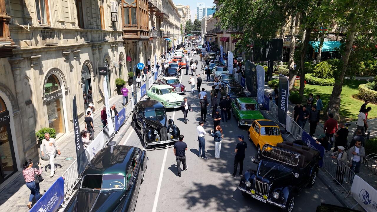 AAF “Sürətin evolyusiyası”nda klassik avtomobilləri təqdim edib