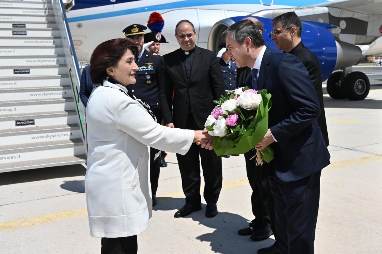 Azərbaycan nümayəndə heyəti Roma Papasının andiçmə mərasimində iştirak üçün Vatikana gedib