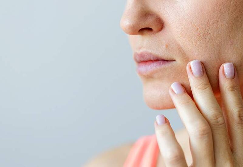 Дерматолог перечислила причины сухости губ