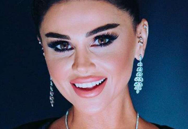 Günelin başına dollar səpdilər