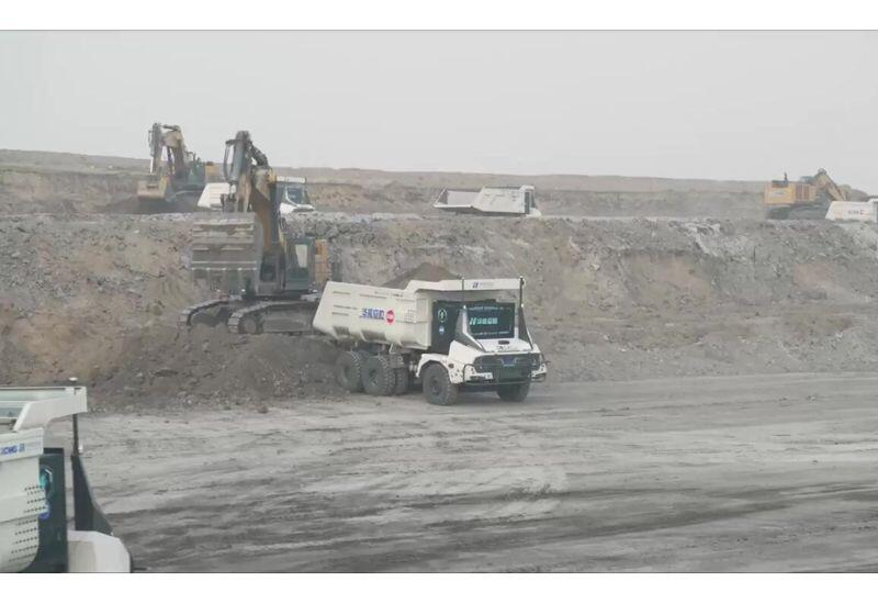 Крупнейший в мире парк полностью беспилотных карьерных самосвалов в Китае