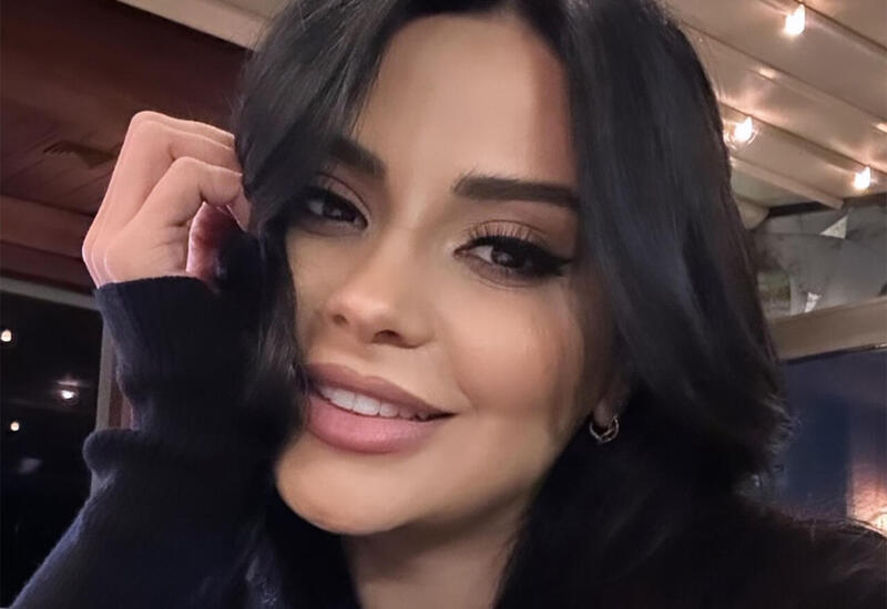 Vüsalə dəbdəbəli bağını nümayiş etdirdi