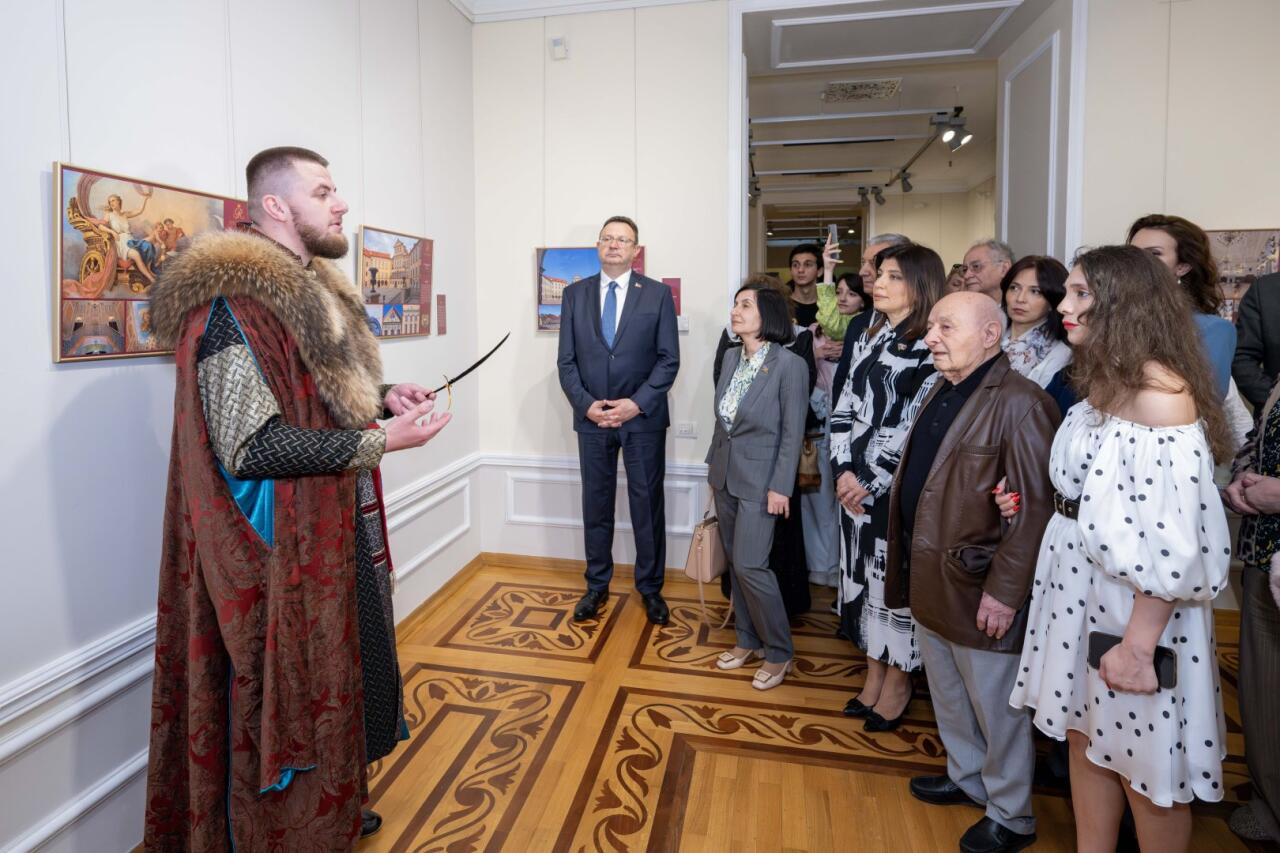 Культурное достояние Несвижа представили в Баку