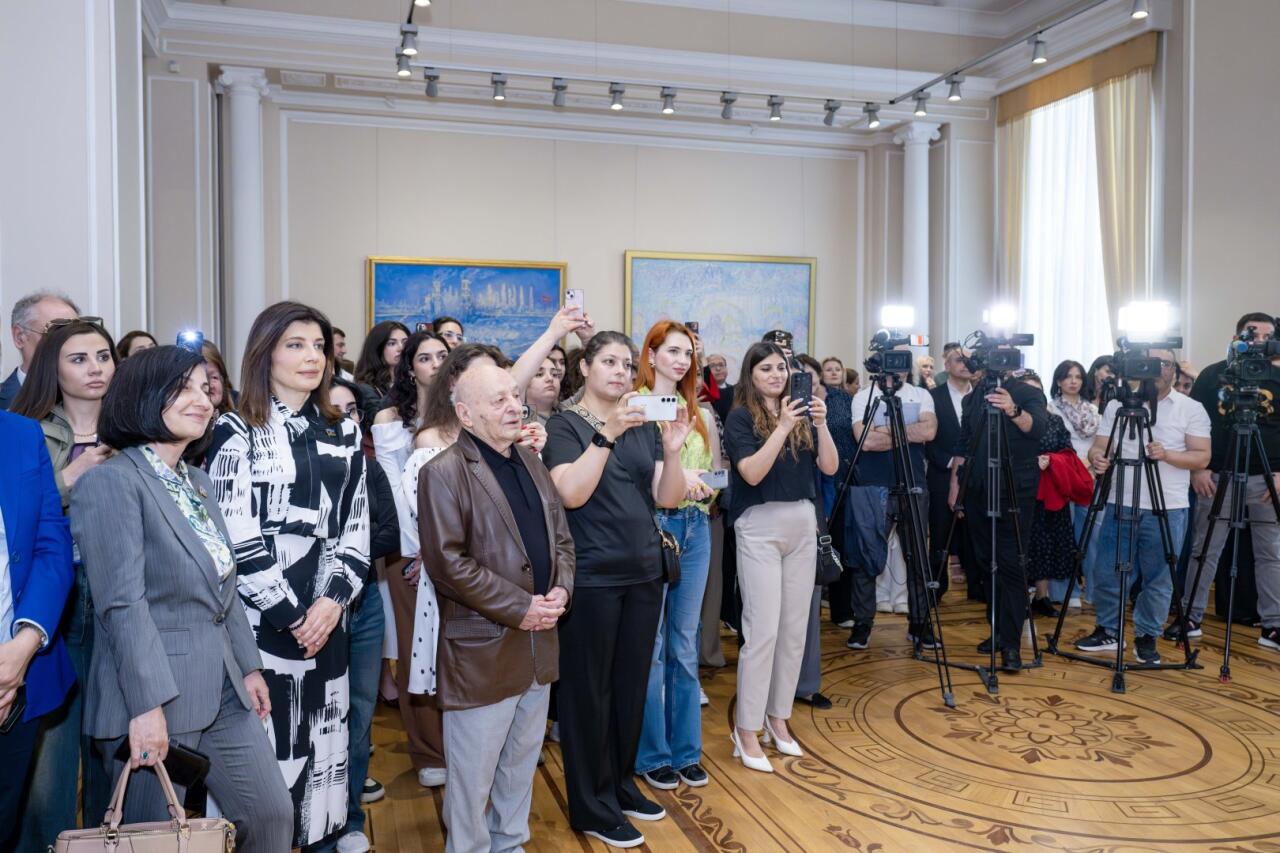 Культурное достояние Несвижа представили в Баку