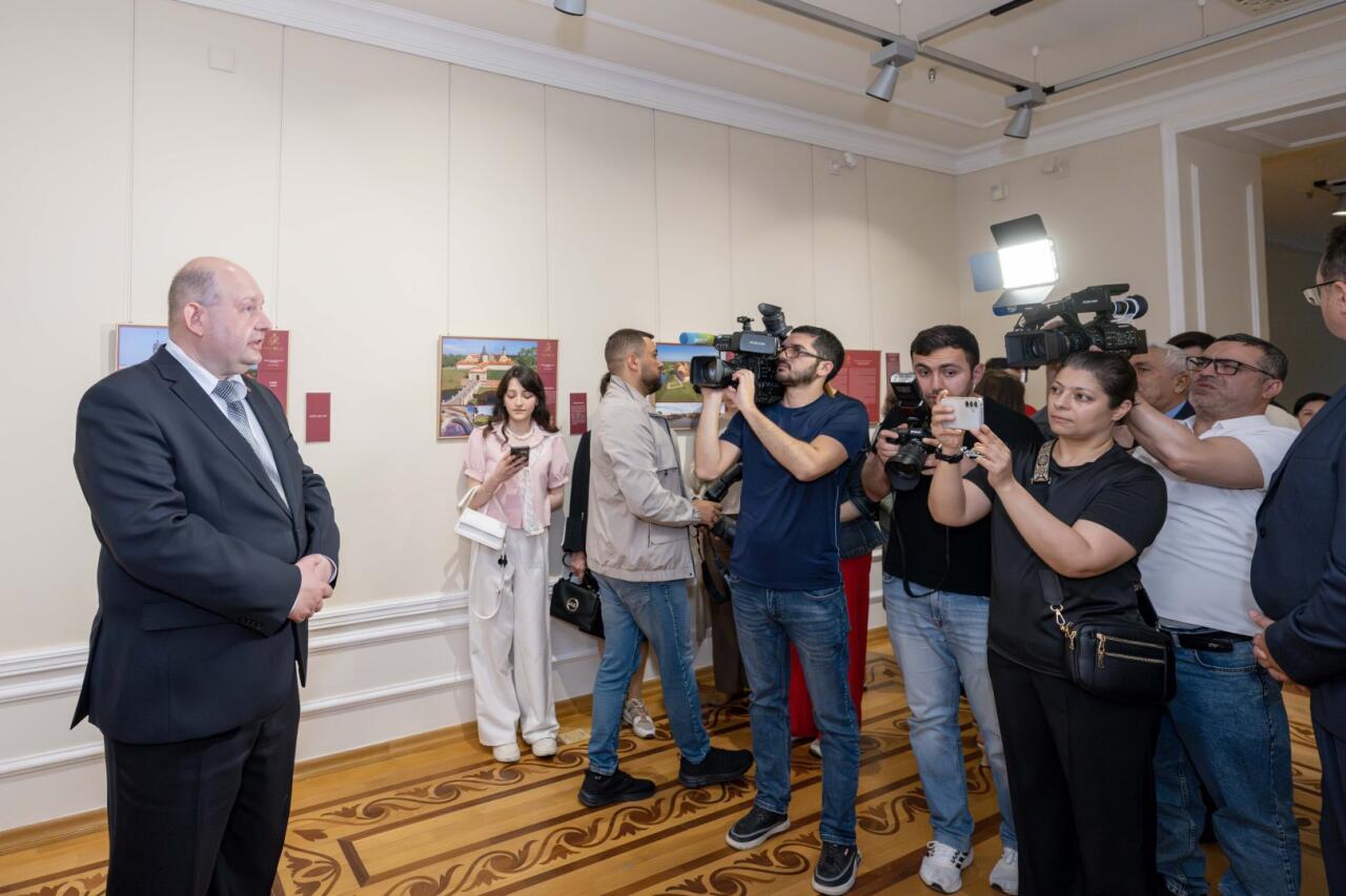 Культурное достояние Несвижа представили в Баку