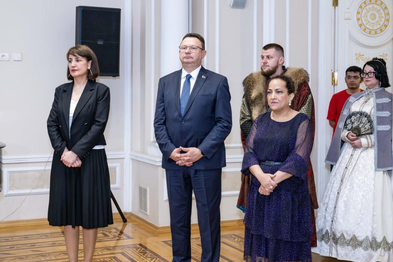 Культурное достояние Несвижа представили в Баку