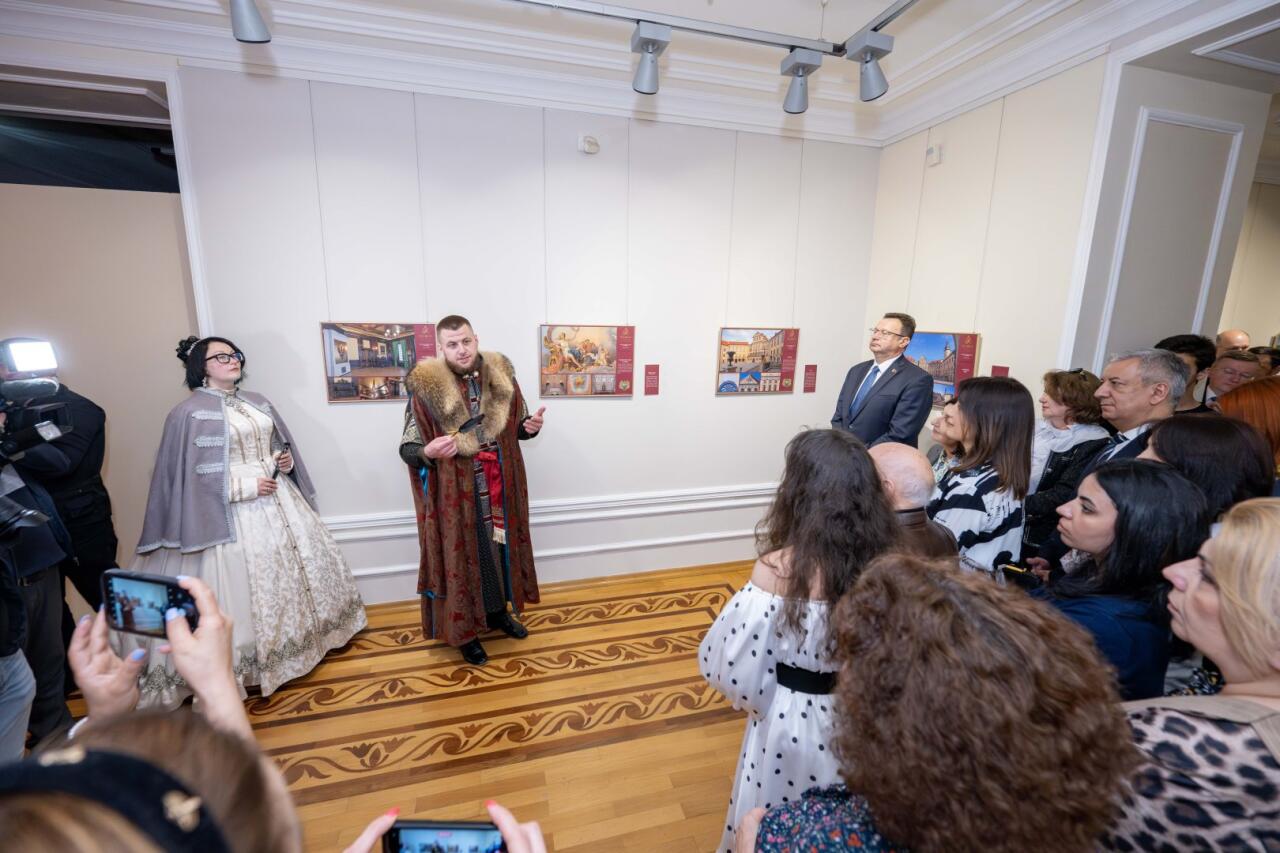 Культурное достояние Несвижа представили в Баку