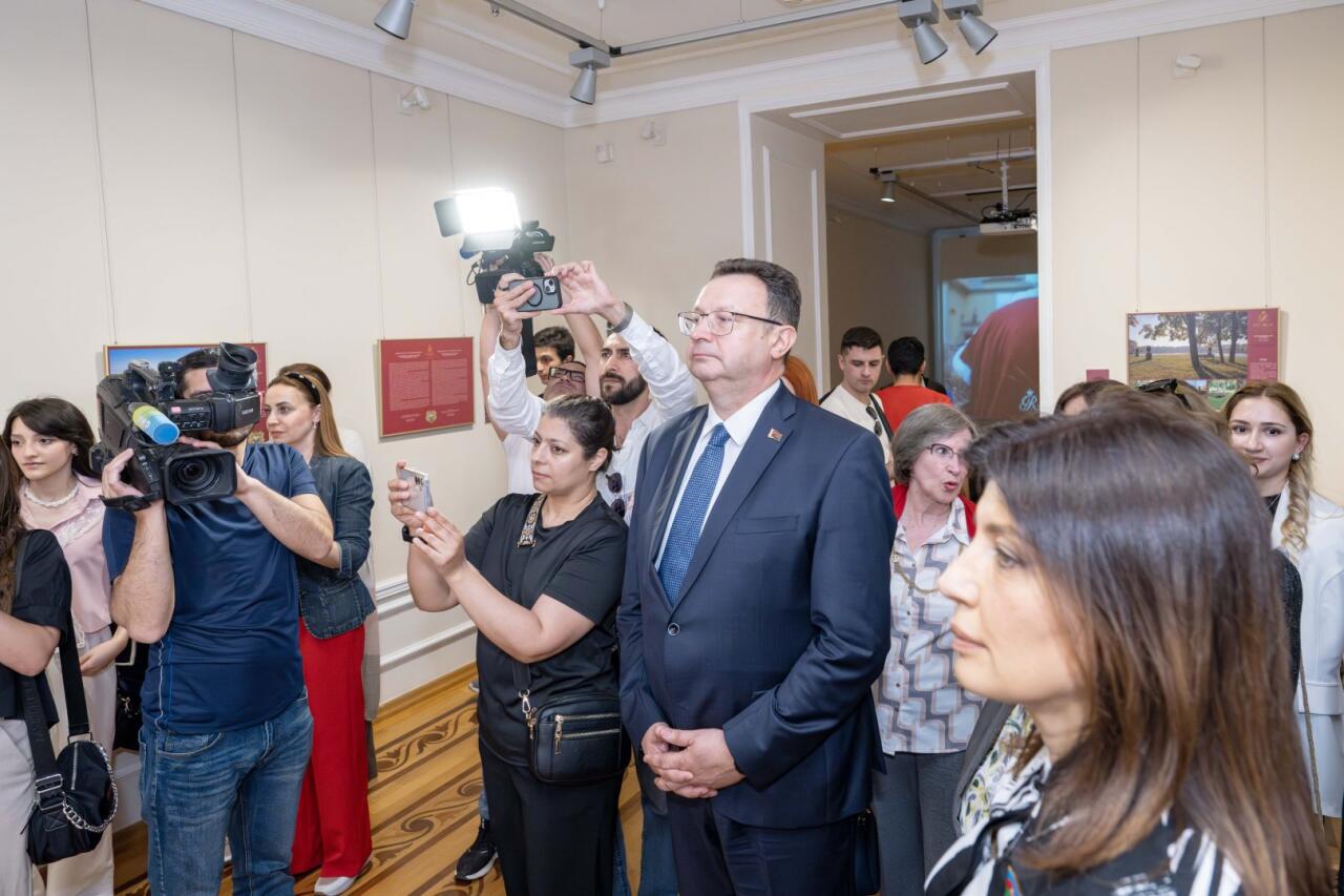 Культурное достояние Несвижа представили в Баку