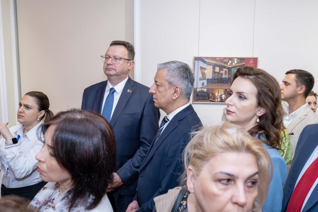 Культурное достояние Несвижа представили в Баку