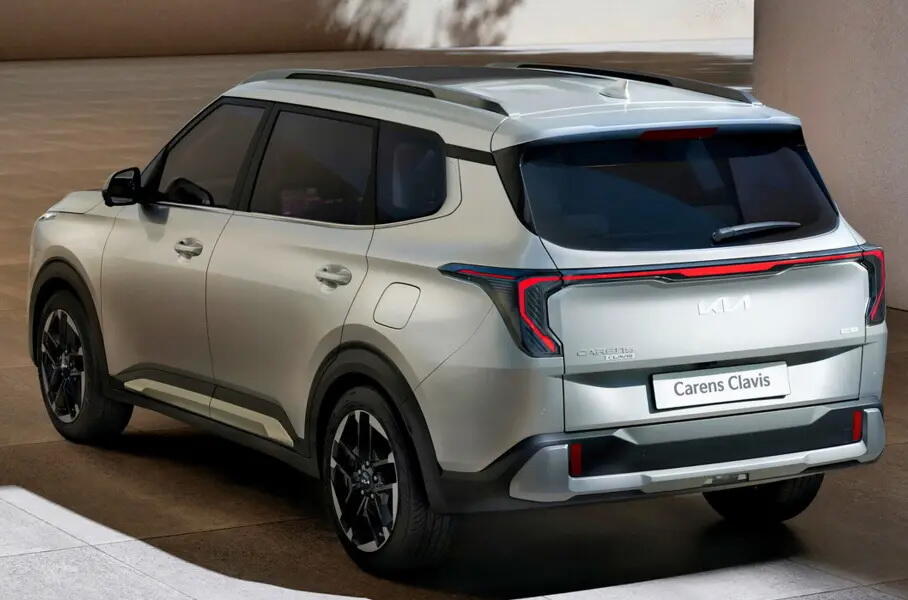 Представлен бюджетный трехрядный кроссвэн Kia Carens Clavis